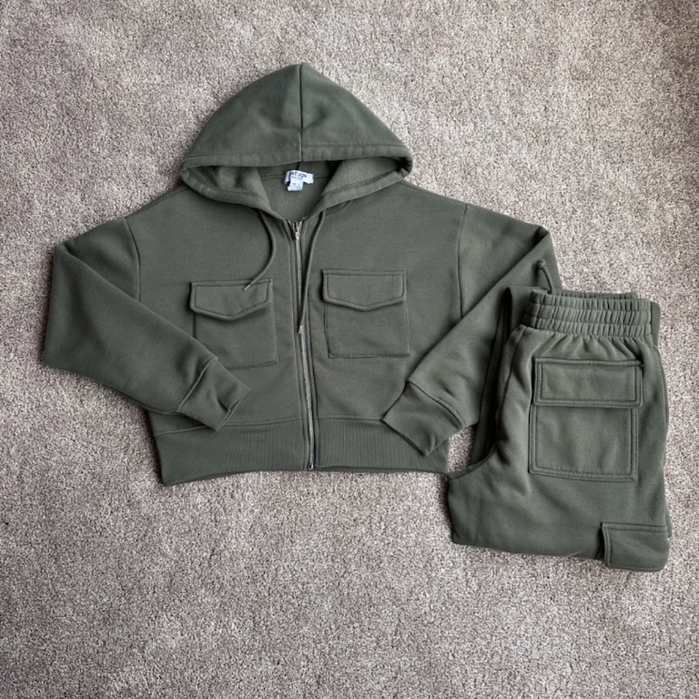Refuge Dark Green Cropped Zip Up Hoodie and Cargo Wide Leg Sweatpants